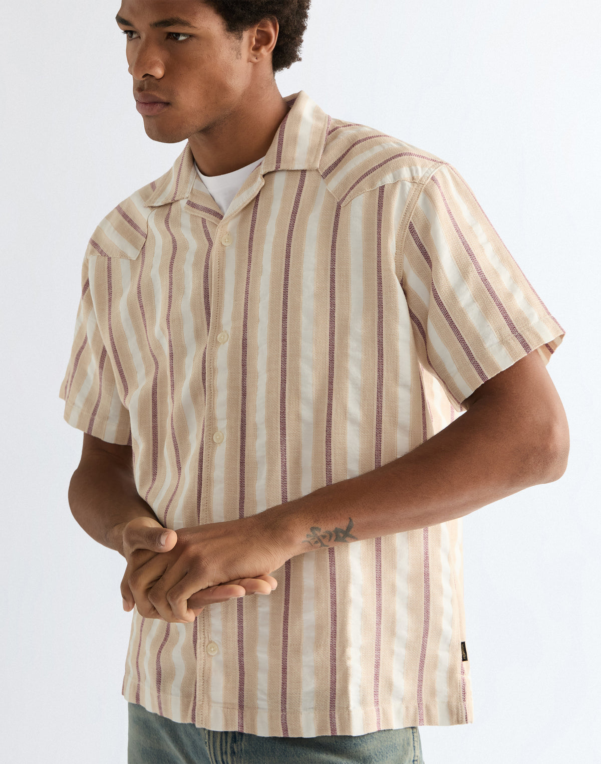 Shortsleeve W Resort Shirt in Tan Ruby Wine