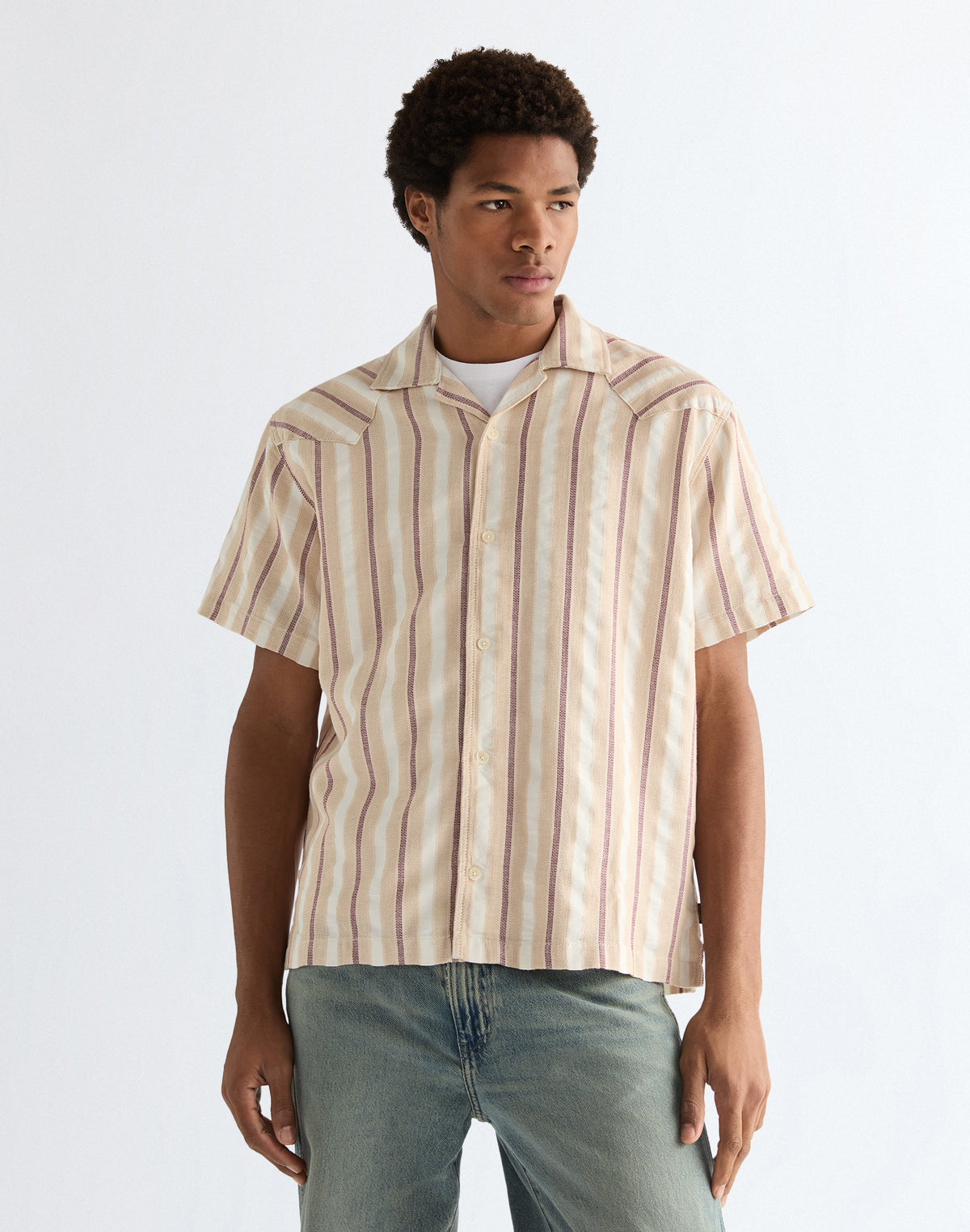 Shortsleeve W Resort Shirt in Tan Ruby Wine