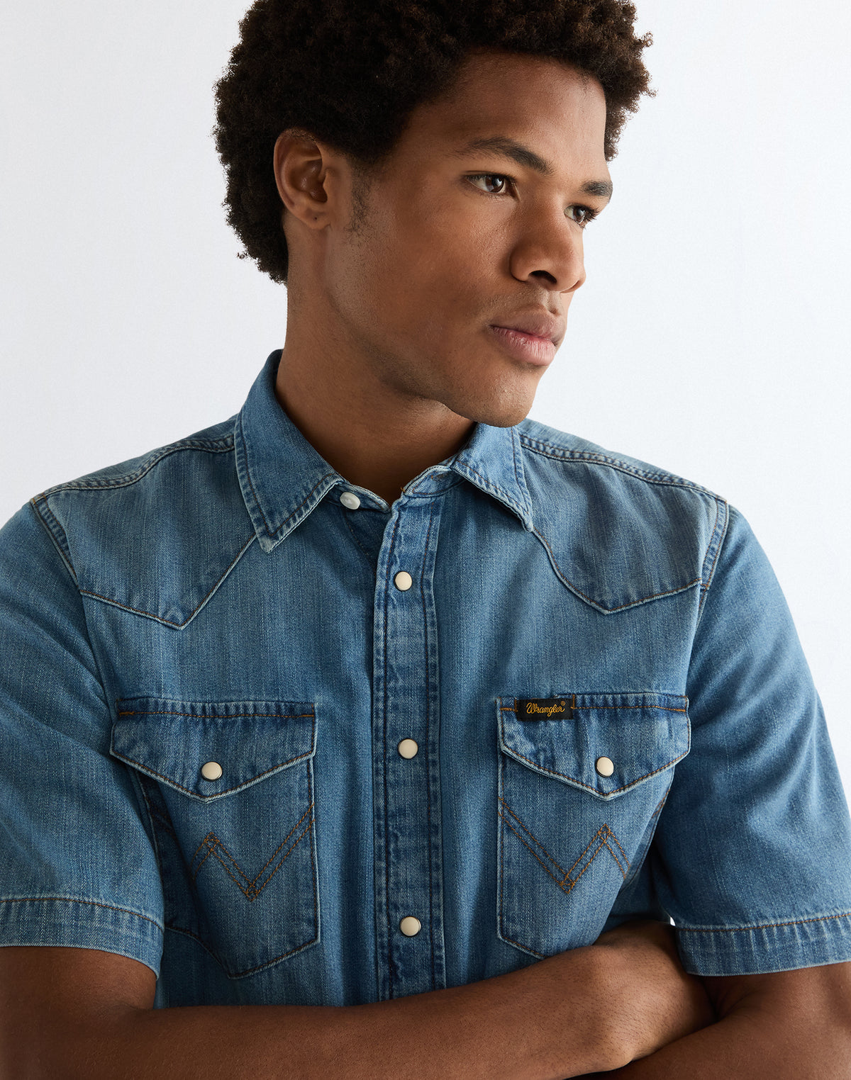 Shortsleeve Western Shirt in Mid Light Wash