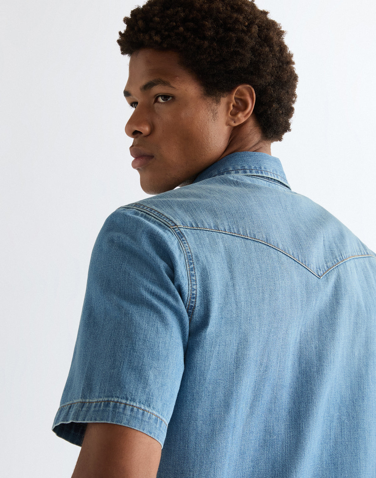 Shortsleeve Western Shirt in Mid Light Wash