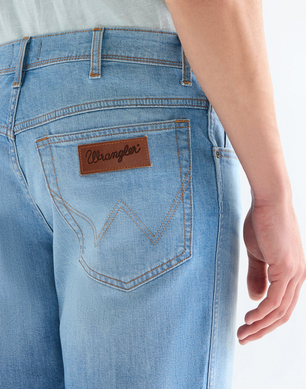 Texas Shorts in Light Wash
