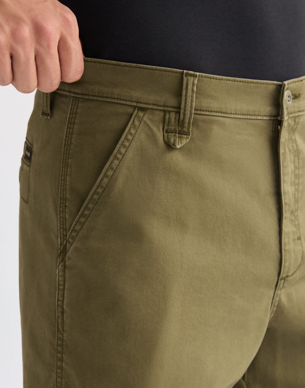 Chino Shorts in Olive Night