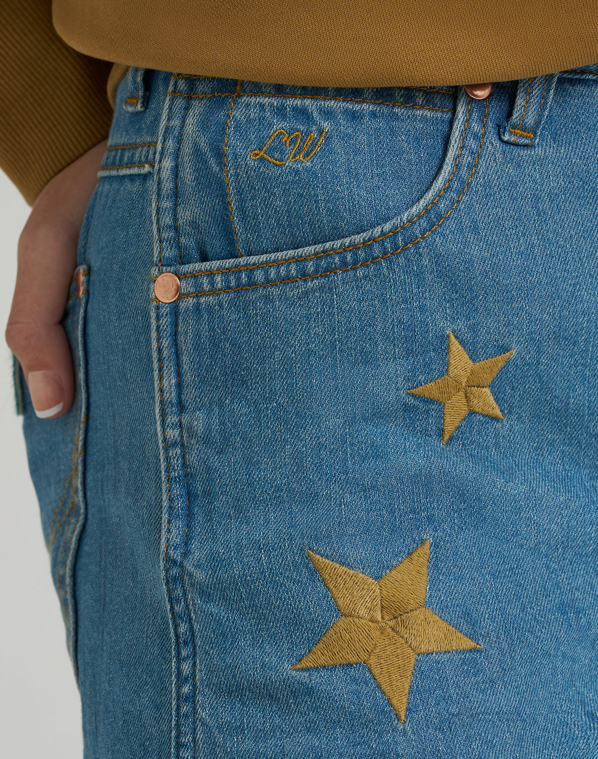 Embroidered Cowboy Short 3 Inch in Denim