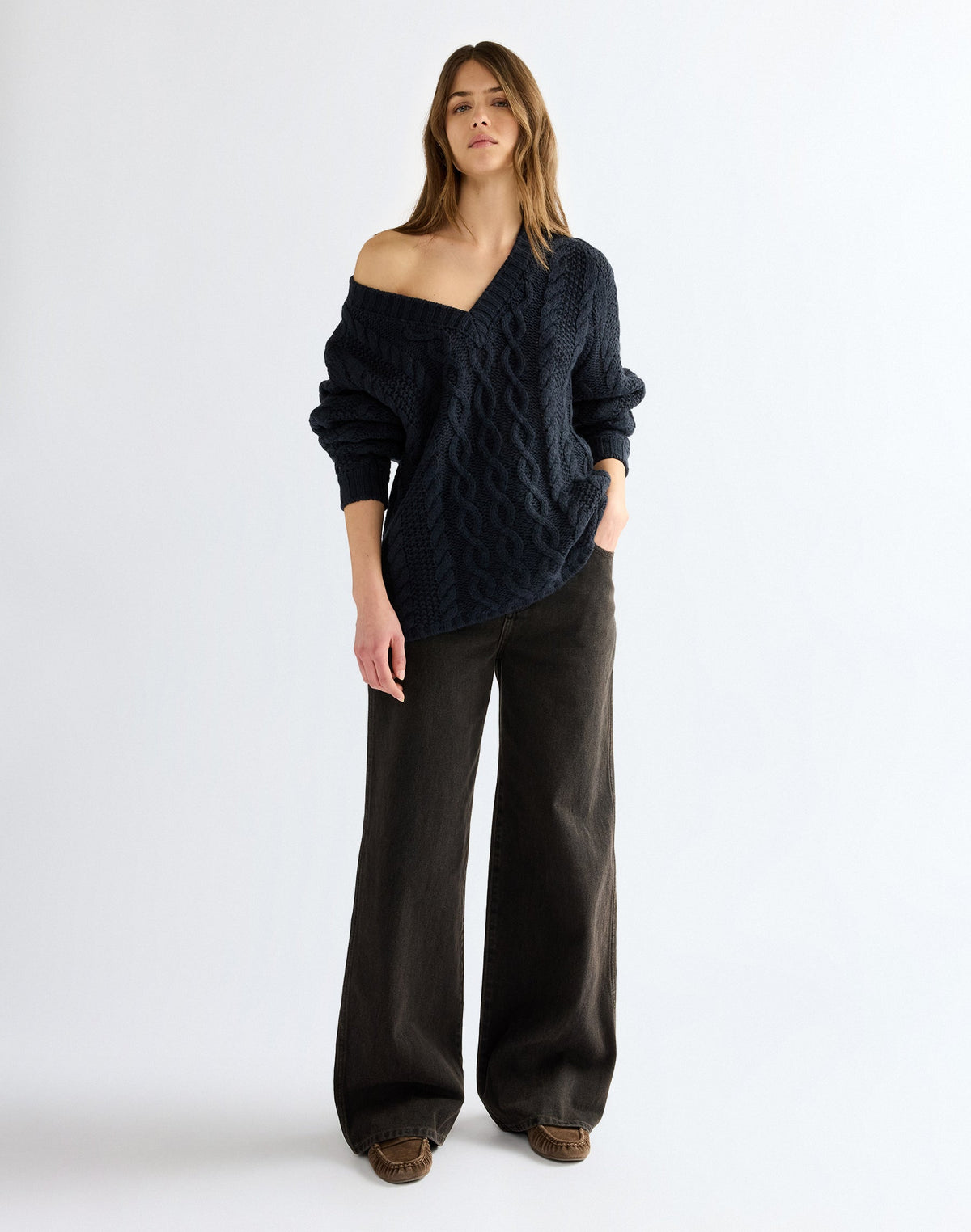 Pullover V Neck Cable Knit in Dark Sapphire