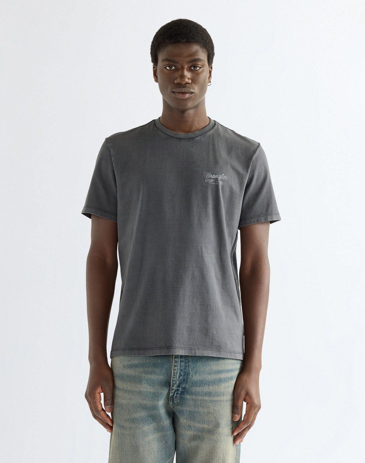 T-Shirt Graphic in Black Beauty