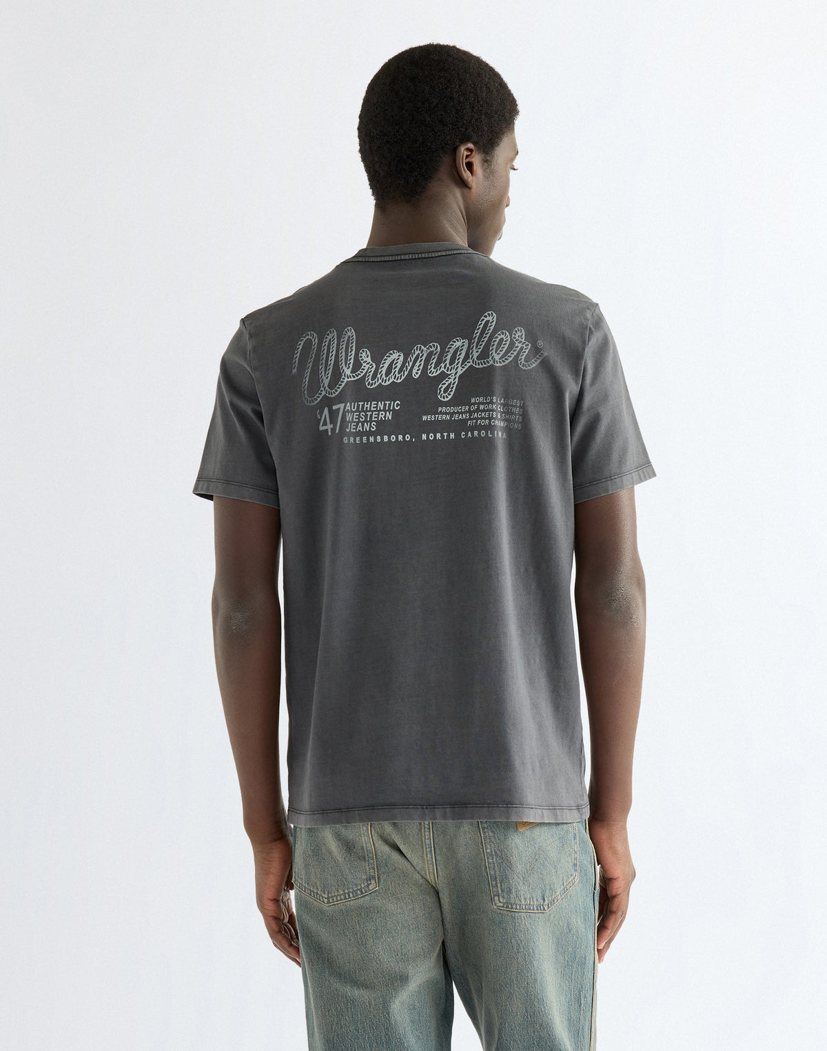 T-Shirt Graphic in Black Beauty