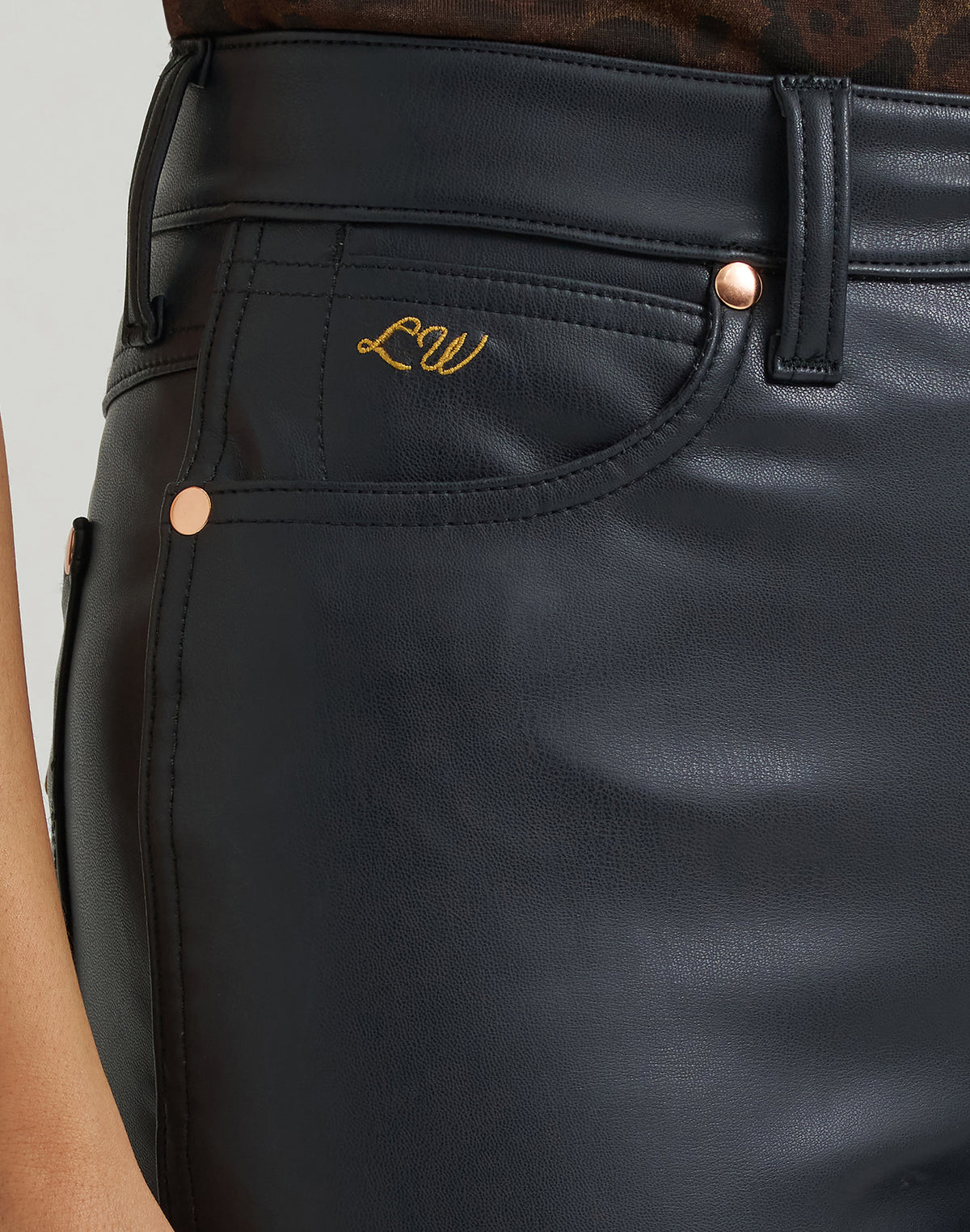 Hose Lainey Flare in Onyx Faux Leather