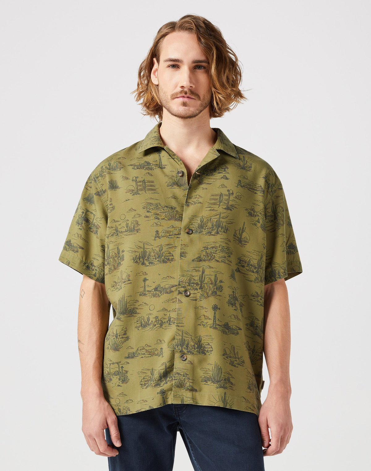 Resort Shirt in Olive Scenic